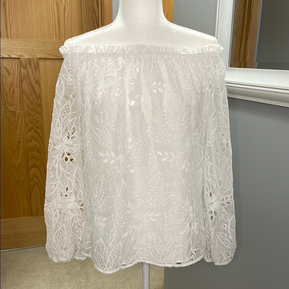 White House Black Market White Ruffled 3/4 Sleeve Blouse